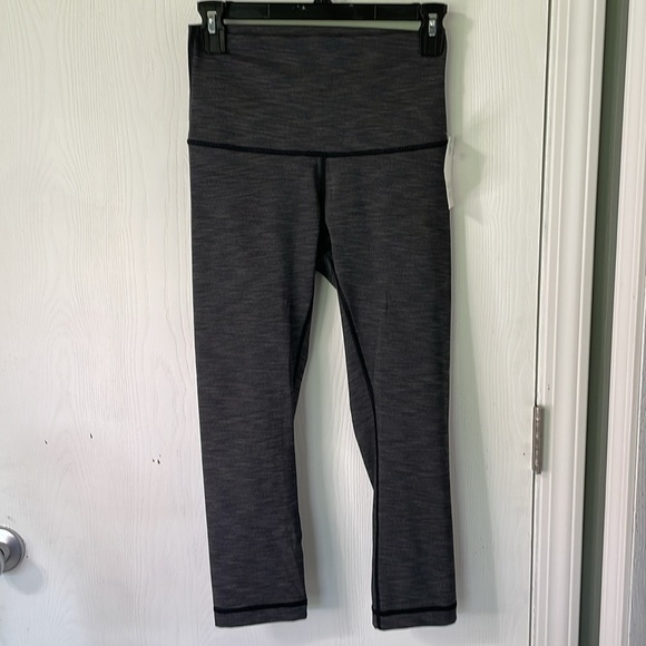 Lululemon Align Like New Gray Capris Leggings size 4 - Picture 3 of 6